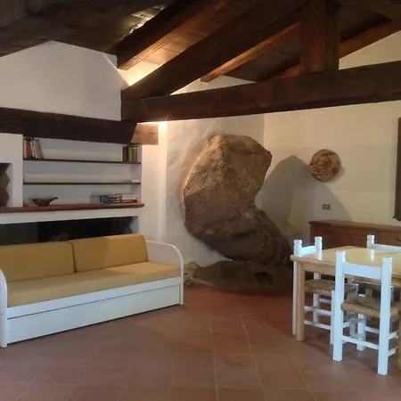 Una Casa Tra Gli Alberi Gasthof Sant’Antonio di Gallura
