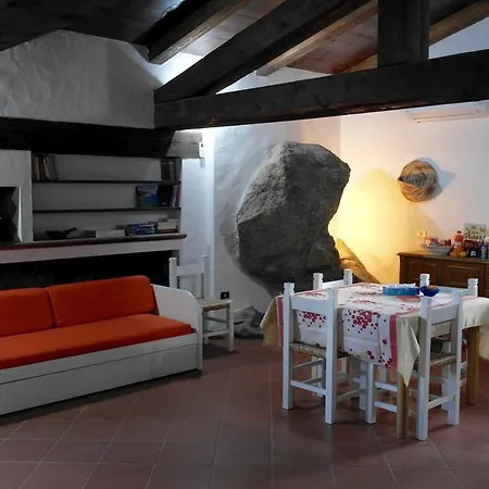 Una Casa Tra Gli Alberi Gasthof Sant’Antonio di Gallura
