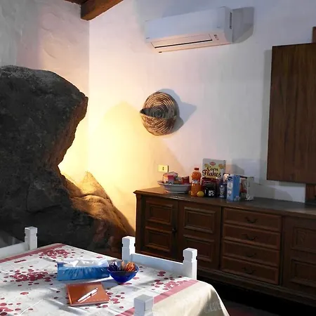 Una Casa Tra Gli Alberi Gasthof Sant’Antonio di Gallura