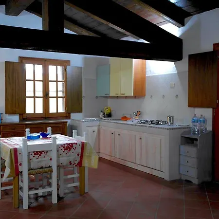 Una Casa Tra Gli Alberi Gasthof Sant’Antonio di Gallura
